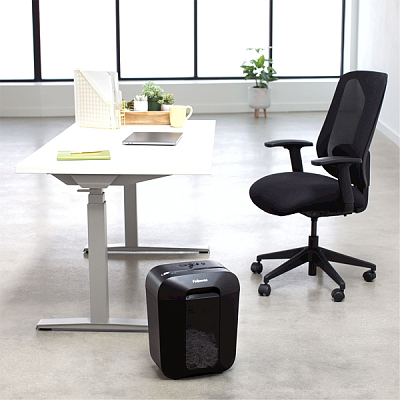 Уничтожитель документов "Fellowes Powershred LX45", DIN P-4, 4х37мм, 8 листов, 17 литров, чёрный