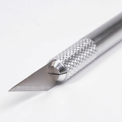 Нож канцелярский "Brauberg" макетный, металлический корпус, 5 запасных лезвий, в блистере