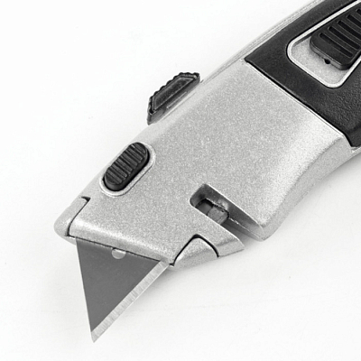 Нож канцелярский "Brauberg Pro", 18мм, 4 лезвия, чёрно-серебристый, универсальный