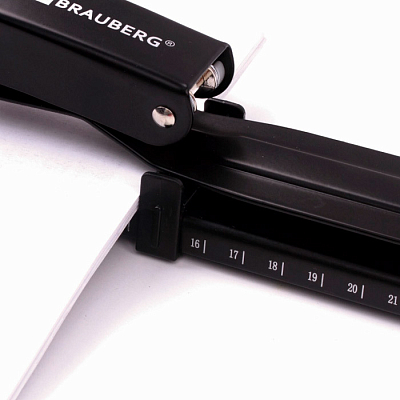 Степлер "Brauberg Universal", №24/6, 25л, метало-пластиковый корпус, чёрный, в картонной упаковке